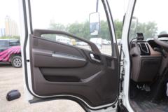 江铃 凯运蓝鲸 146马力 4X2 4.02米冷藏车(JX5044XLCTGA26)