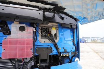 ���� ������D12 260���� 4X2 9.6����������ʽ�ػ���(����)(EQ5182XYKL9CDKAC)ͼƬ