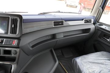 ���� ������D12 260���� 4X2 9.6����������ʽ�ػ���(����)(EQ5182XYKL9CDKAC)ͼƬ