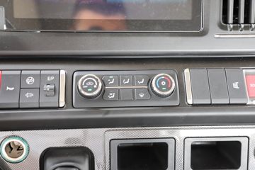 ���� ������D12 260���� 4X2 9.6����������ʽ�ػ���(����)(EQ5182XYKL9CDKAC)ͼƬ