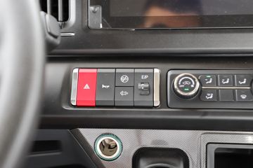 ���� ������D12 260���� 4X2 9.6����������ʽ�ػ���(����)(EQ5182XYKL9CDKAC)ͼƬ