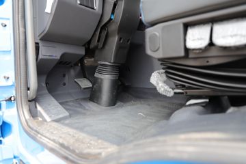 ���� ������D12 260���� 4X2 9.6����������ʽ�ػ���(����)(EQ5182XYKL9CDKAC)ͼƬ