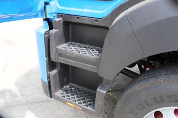 ���� ������D12 260���� 4X2 9.6����������ʽ�ػ���(����)(EQ5182XYKL9CDKAC)ͼƬ