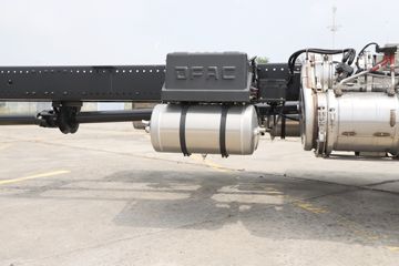 ���� ������D12 260���� 4X2 9.6����������ʽ�ػ���(����)(EQ5182XYKL9CDKAC)ͼƬ