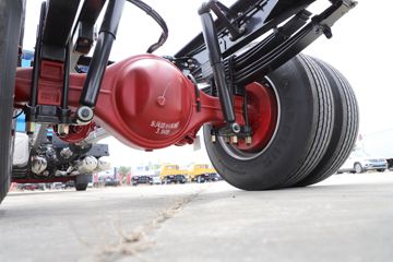 ���� ������D12 260���� 4X2 9.6����������ʽ�ػ���(����)(EQ5182XYKL9CDKAC)ͼƬ