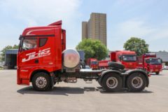 青岛解放 JH6重卡 领航版 四季款 530马力 6X4 LNG牵引车(CA4259P25K15T1NE6A80)