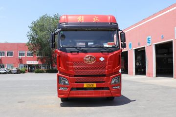 青岛解放 JH6重卡 质惠版 440马力 6X4 LNG牵引车