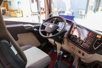 �ൺ��� JH6�ؿ� �캽�� �ļ��� 530���� 6X4 LNGǣ����(CA4259P25K15T1NE6A80)ͼƬ