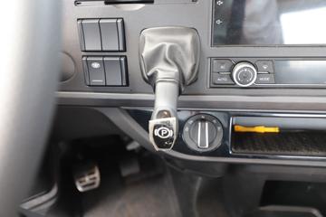 һ����� J6V ��ͨ�� 520���� 8X4 9.5��AMT�Զ��������ػ���(Һ��)(CA1310P66K24L7T4E6)ͼƬ