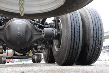 һ����� J6V ��ͨ�� 520���� 8X4 9.5��AMT�Զ��������ػ���(Һ��)(CA1310P66K24L7T4E6)ͼƬ