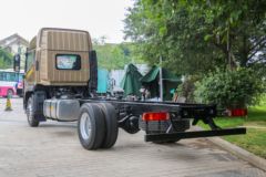 福田 奥铃大黄蜂PLUS 300马力 6.8米栏板载货车