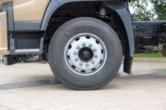 福田 奥铃大黄蜂PLUS 300马力 6.8米栏板载货车