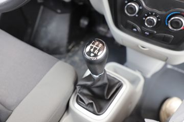 ���� �ž�T50 1.5L 116���� ���� 3.2�׵�������΢��(SQR1037H081)ͼƬ