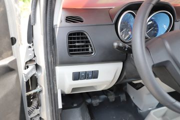 ���� �ž�T50 1.5L 116���� ���� 3.2�׵�������΢��(SQR1037H081)ͼƬ