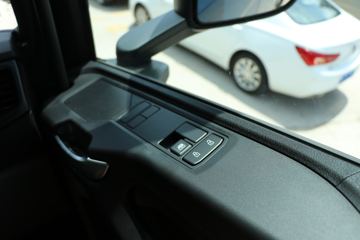 ˹������ Rϵ���ؿ� 500���� 6X2ǣ����(����)(�ͺ�R 500 6x2)ͼƬ