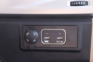 ���� �����V5�ؿ� 560���� 6X4 AMT�Զ�����ͷǣ����(����)ͼƬ