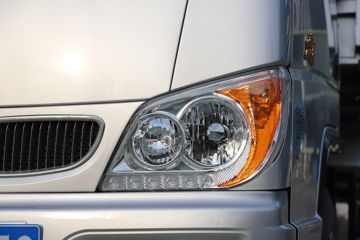 ŷ������ С���� ���а� 95���� 4X2 2.95�׵�����ж��ͼƬ