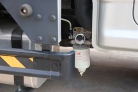 小霸王W17&nbsp;载货车底盘                                                图片