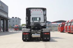 中国重汽 黄河 X7重卡 610马力 6X4 AMT自动档牵引车(ZZ4257Y344XF1)