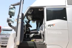 中国重汽 黄河 X7重卡 610马力 6X4 AMT自动档牵引车(ZZ4257Y344XF1)