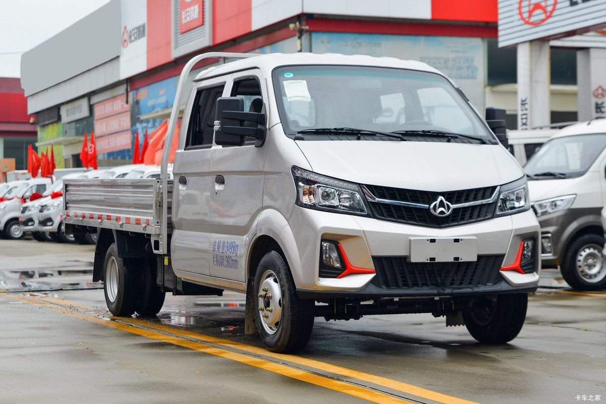 长安跨越王X7 122马力国六微卡 3.05米双排栏板5.88万创富优选