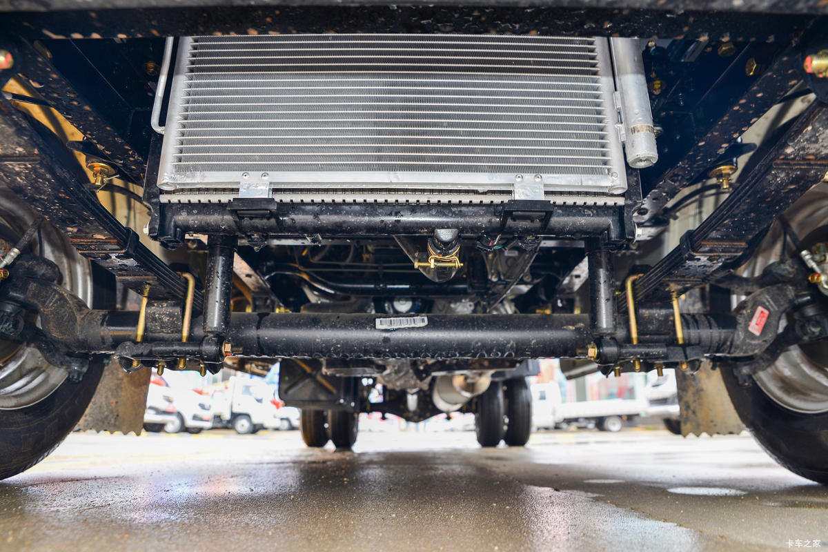 长安跨越王X7 122马力国六微卡 3.05米双排栏板5.88万创富优选