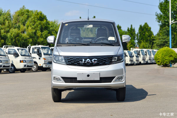 江淮 征程W1 尊享版 1.5L 116马力 汽油 2.55米双排仓栅式微卡(HFC5021CCYR24E1C1QS)