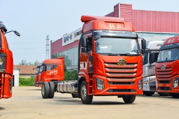 一汽解放 J6G 领航版 280马力 4X2 9.6米翼开启厢式载货车(CA5181XYKP62K1L5E6)