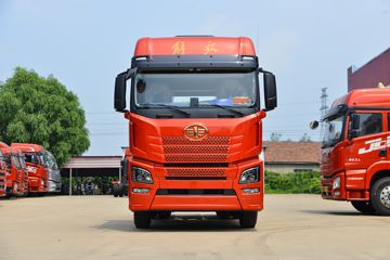 青岛解放 JH6重卡 领航版2.0四季款 530马力 6X4 LNG牵引车(CA4250P25K8T1NE6A80)