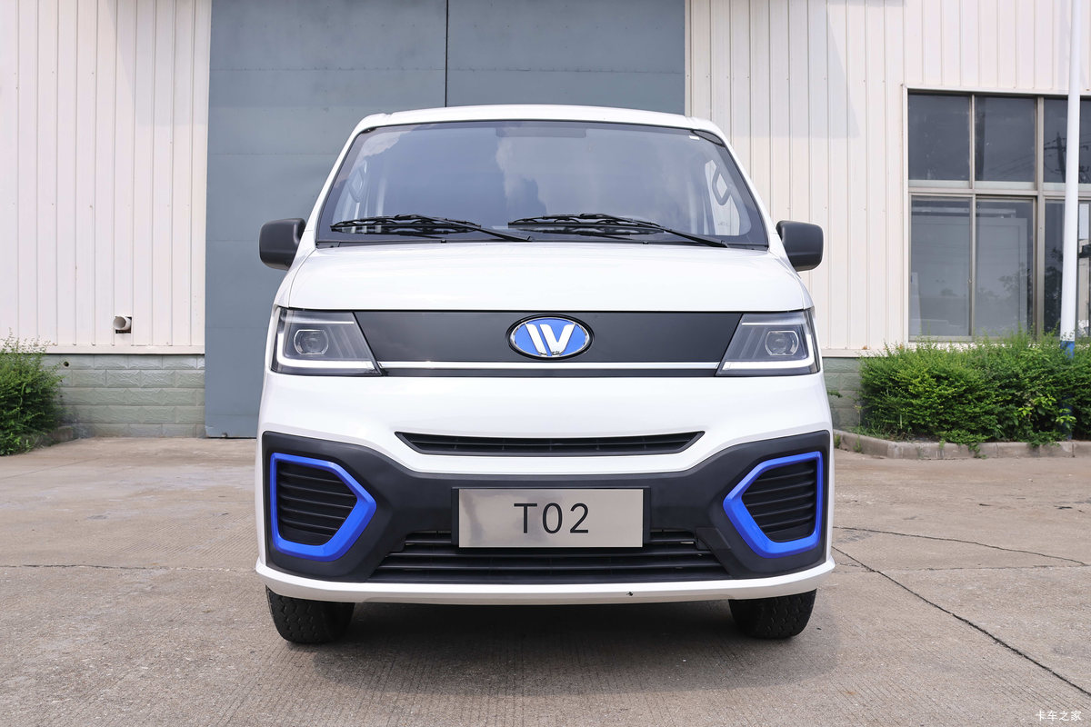 万象汽车 T02 2023款 豪华版 3.25T 5.42米纯电动封闭货车41.86kWh