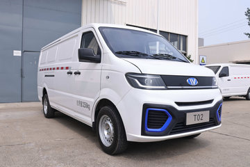 万象汽车 T02 2023款 标准版 3.25T 5.42米纯电动封闭货车41.86kWh
