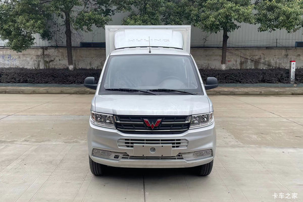 五菱荣光新卡 2L汽油 136马力 5档 2.31米双排厢式微卡