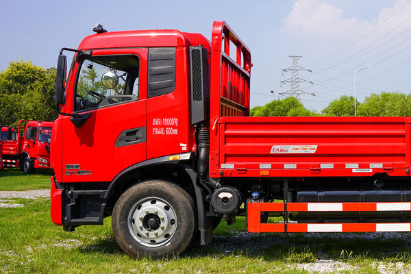 东风商用车 天锦KR 2025款 6.2L柴油 290马力 4X2 法士特8档 6.8米栏板载货车