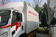 江铃 凯威中体 143马力 4.2米单排厢式轻卡(国六)(气刹)(JX5043XXYTG26)