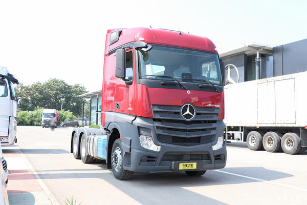 奔驰 Actros 重卡 专享版 530马力 6X4 AMT自动挡牵引车(国六)