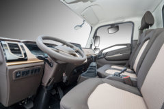 江铃 凯威蓝鲸 160马力 4.2米单排栏板轻卡(JX1046TGE26)