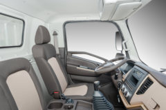 江铃 凯威蓝鲸 160马力 4.2米单排栏板轻卡(JX1046TGE26)