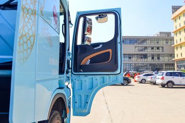 �����ؿ� ����X6000 ݼӢ�� 560���� 6X4 LNG�Զ���ǣ����(SX4259GE4TLQ2)ͼƬ