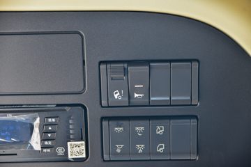 �����ؿ� ����X6000 ݼӢ�� 560���� 6X4 LNG�Զ���ǣ����(SX4259GE4TLQ2)ͼƬ