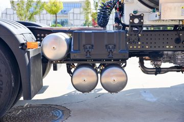 �����ؿ� ����X6000 ݼӢ�� 560���� 6X4 LNG�Զ���ǣ����(SX4259GE4TLQ2)ͼƬ