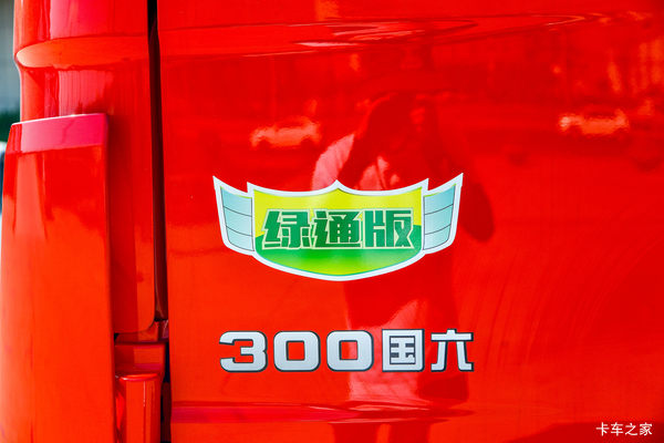 6.8米 四缸13万 六缸16万，现车首付2万办齐上路营运