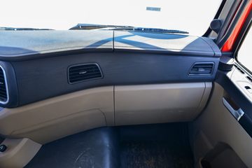 �����ؿ� ����L5000 ��ͨ�� 300���� 4X2 6.8��AMT�Զ��������ػ���(SX1189LA501F2)ͼƬ