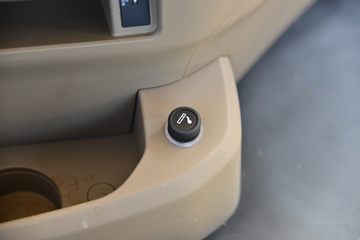 �����ؿ� ����L5000 ��ͨ�� 300���� 4X2 6.8��AMT�Զ��������ػ���(SX1189LA501F2)ͼƬ