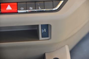 �����ؿ� ����L5000 ��ͨ�� 300���� 4X2 6.8��AMT�Զ��������ػ���(SX1189LA501F2)ͼƬ