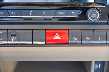 �����ؿ� ����L5000 ��ͨ�� 300���� 4X2 6.8��AMT�Զ��������ػ���(SX1189LA501F2)ͼƬ