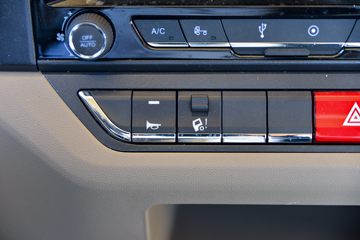 �����ؿ� ����L5000 ��ͨ�� 300���� 4X2 6.8��AMT�Զ��������ػ���(SX1189LA501F2)ͼƬ