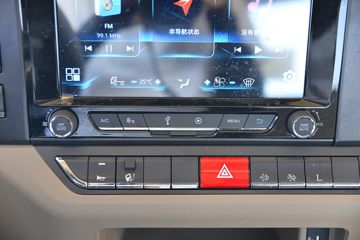 �����ؿ� ����L5000 ��ͨ�� 300���� 4X2 6.8��AMT�Զ��������ػ���(SX1189LA501F2)ͼƬ