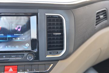 �����ؿ� ����L5000 ��ͨ�� 300���� 4X2 6.8��AMT�Զ��������ػ���(SX1189LA501F2)ͼƬ