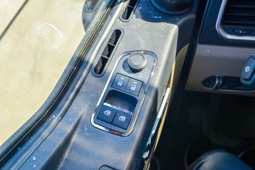 �����ؿ� ����L5000 ��ͨ�� 300���� 4X2 6.8��AMT�Զ��������ػ���(SX1189LA501F2)ͼƬ