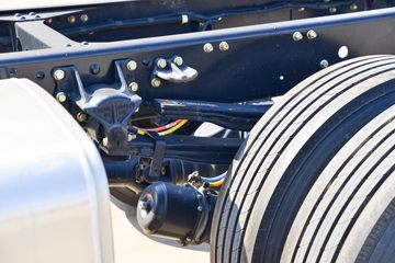 �����ؿ� ����L5000 ��ͨ�� 300���� 4X2 6.8��AMT�Զ��������ػ���(SX1189LA501F2)ͼƬ